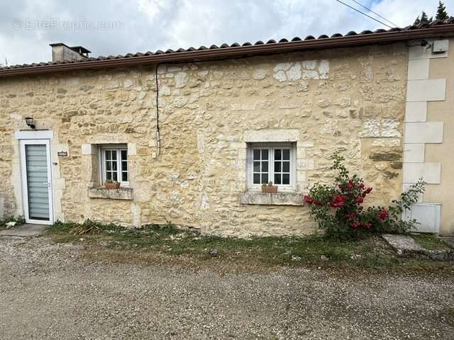 Maison à MAGNAC-SUR-TOUVRE