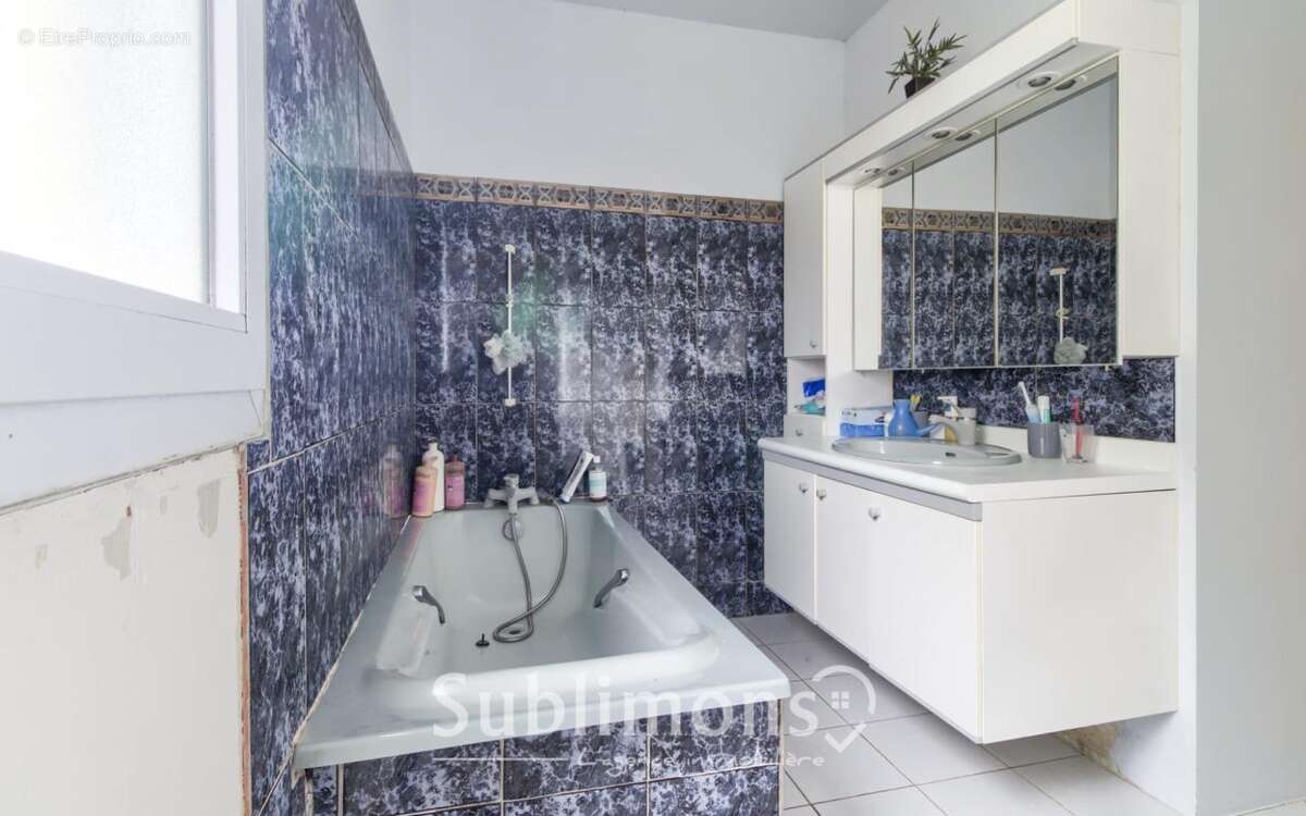 Maison à SAINT-HERBLON