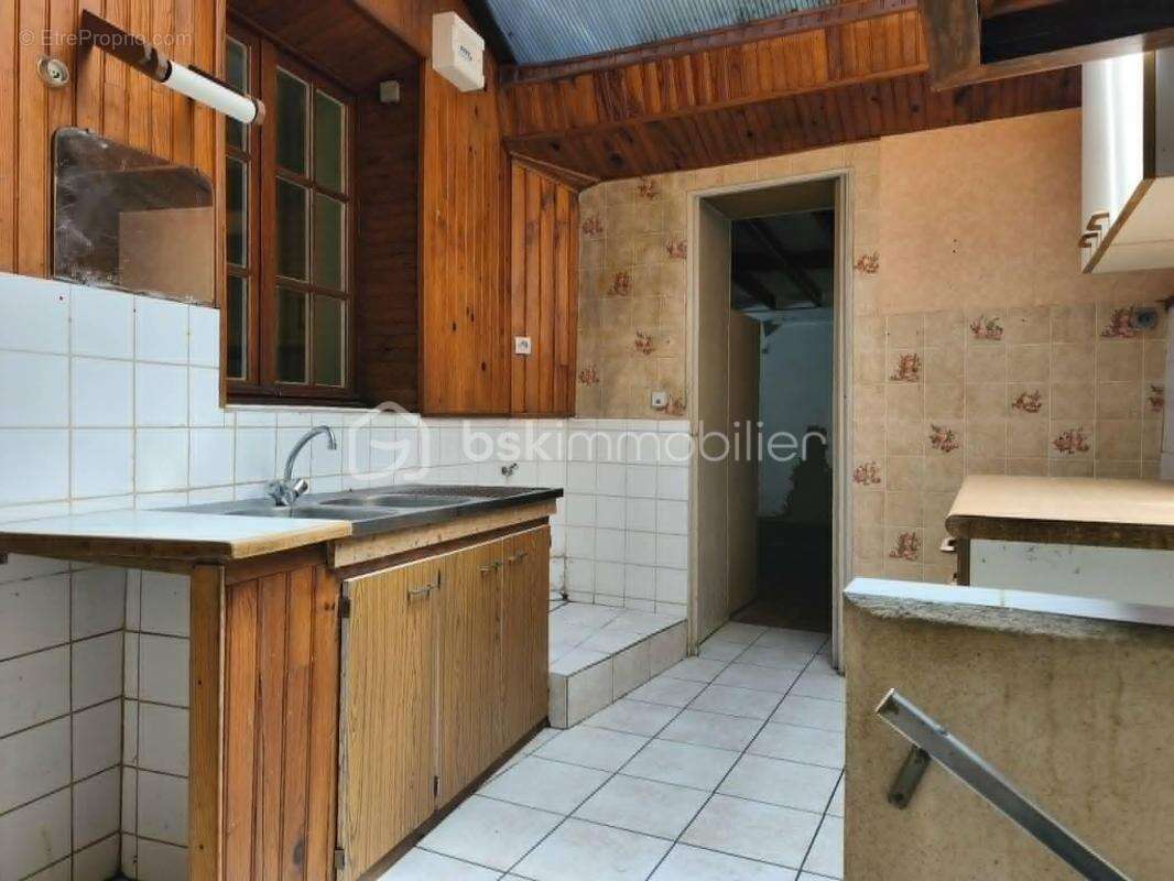 Maison familiale de 141 m2 - Dépendances - Jardin - photo 5