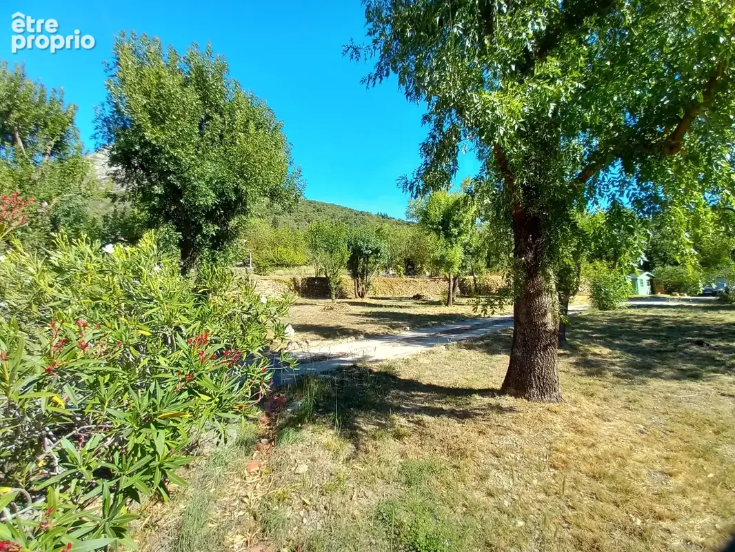 Superbe villa plain pied avec piscine sur 4000M2 arborés. - photo 57