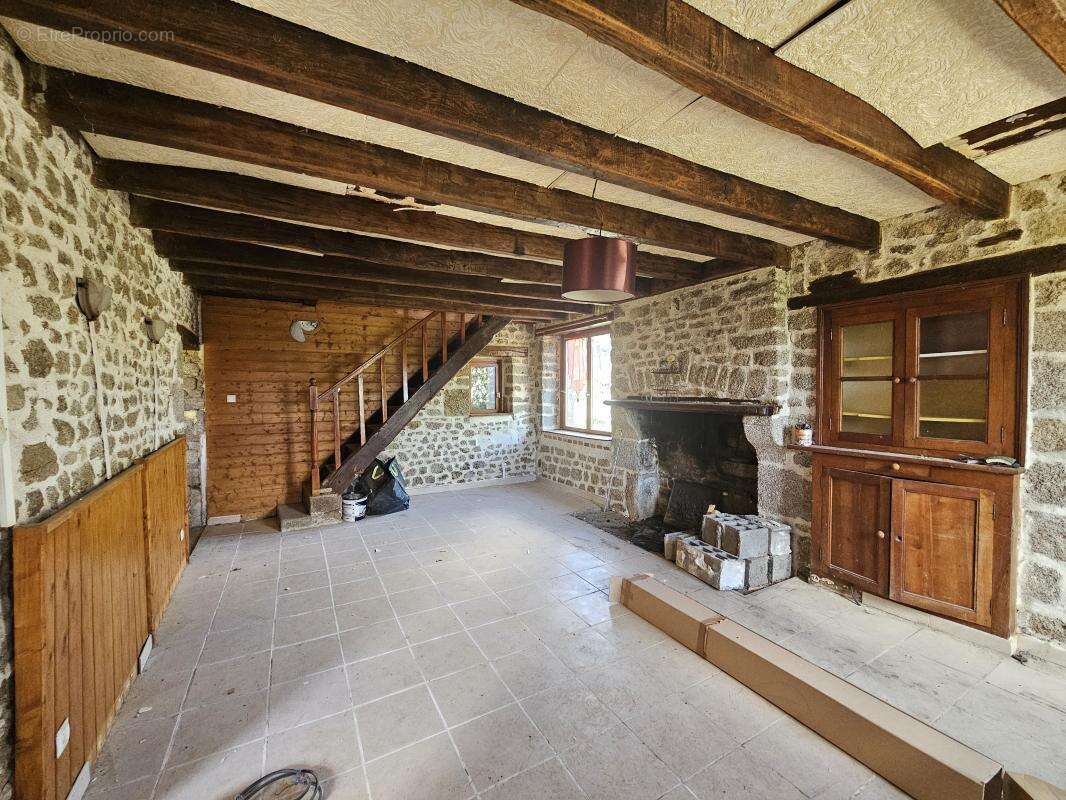 Maison à SAINT-YRIEIX-LES-BOIS