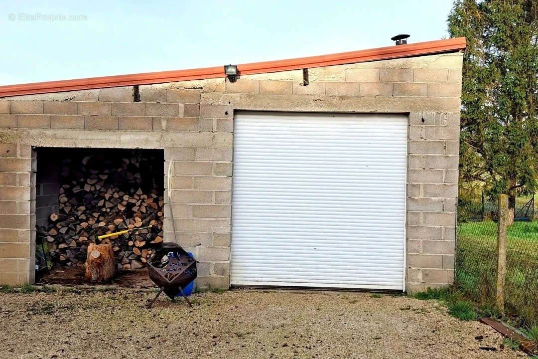 Maison à POILLY-SUR-THOLON