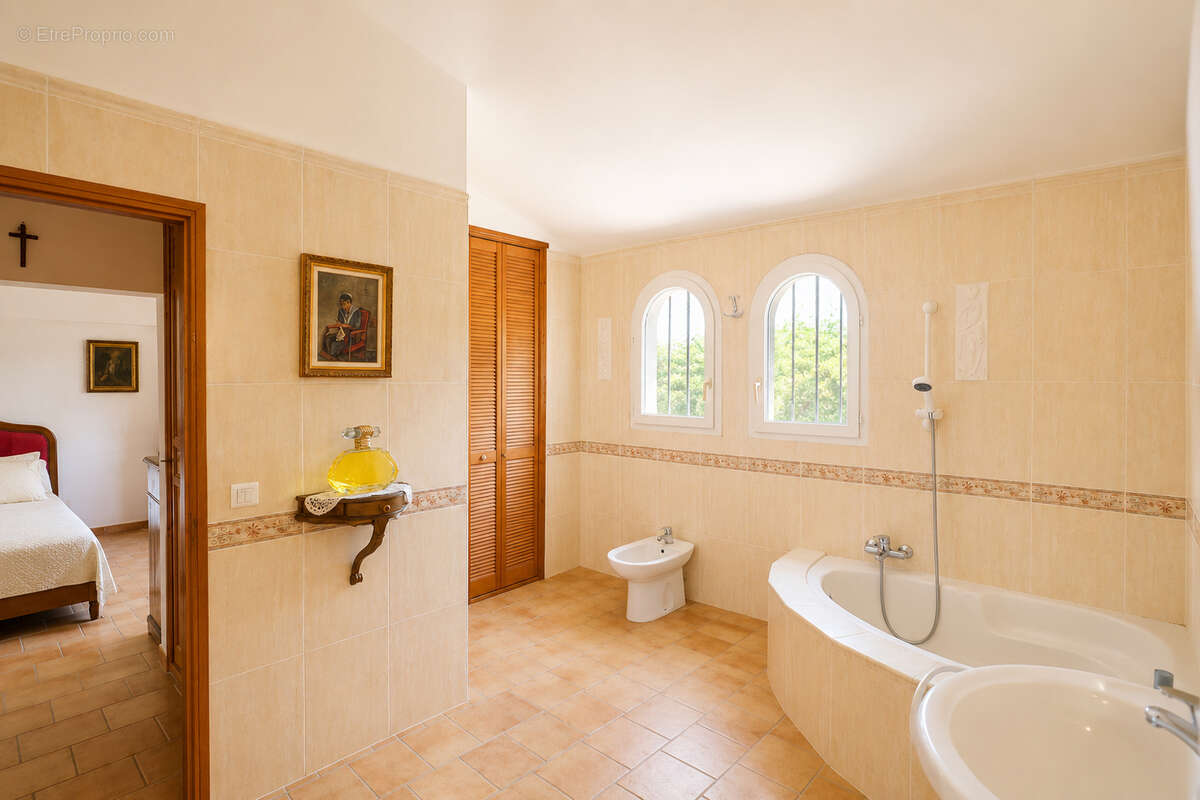 Maison familiale de 303 m² Piscine Dépendances  Secteur recherché - photo 11