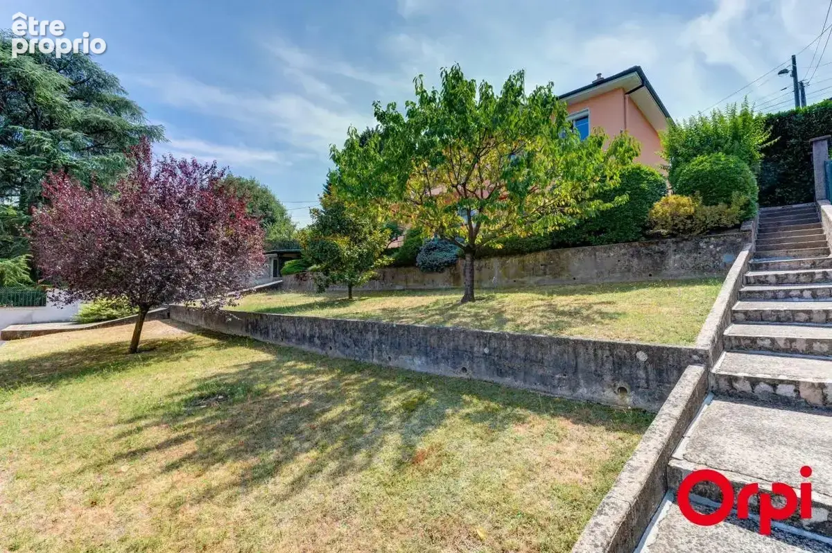 Maison familiale de 158 m² avec une belle vue dégagée - photo 15