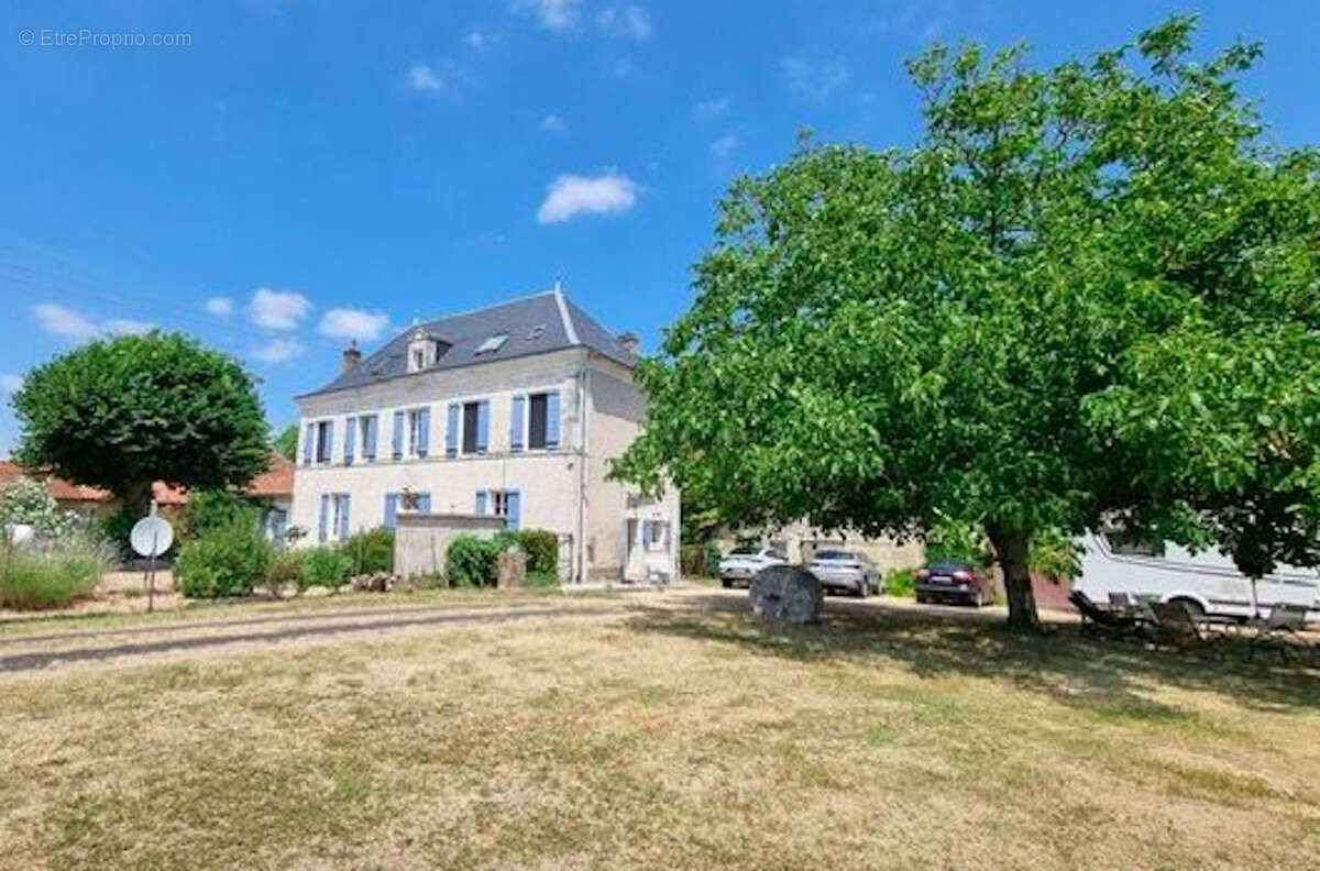 Maison à AUBETERRE-SUR-DRONNE