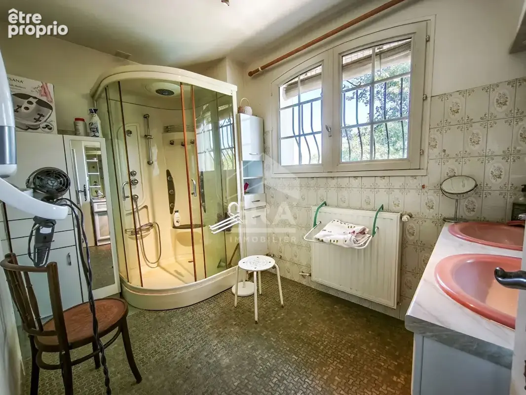 Propriété familiale avec ascenseur, piscine et maison d'invités - photo 13