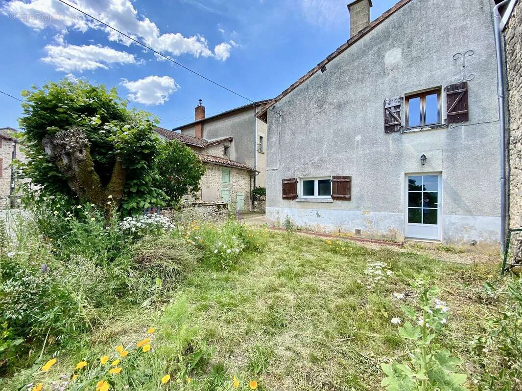 Maison à NANTIAT