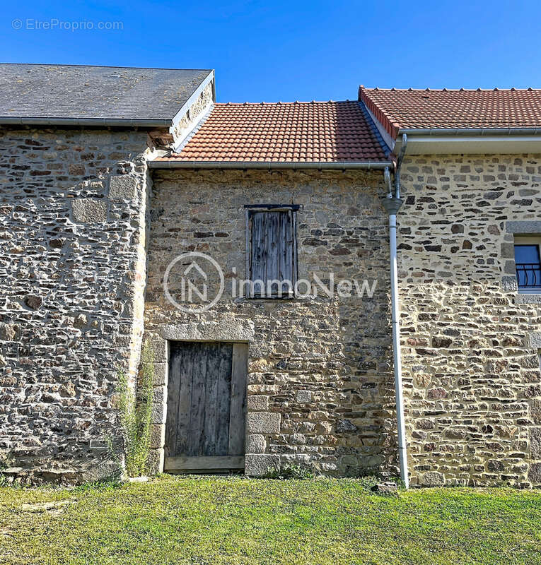 Maison avec terrain constructible et batiment à rénover   champeaux 50530 - photo 2