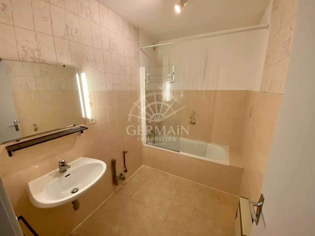 L'Isle sur la Sorgue, à vendte appartement de type 3 avec terrasse proche du centre vendu loué - photo 7