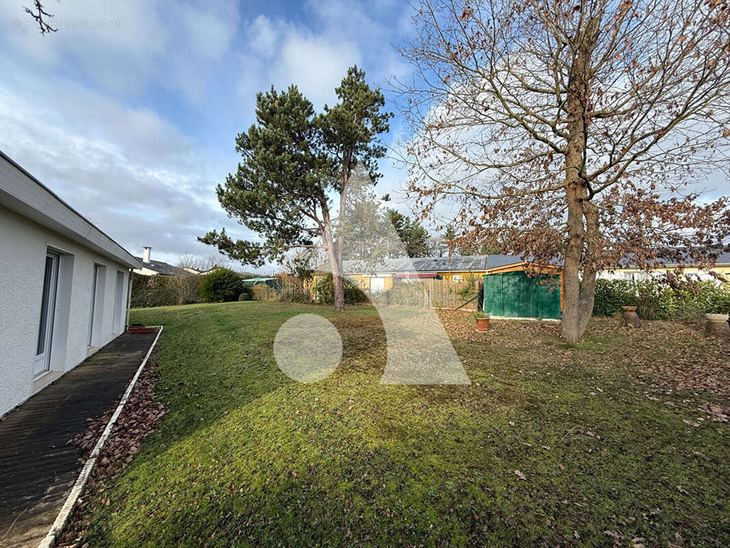 Maison à SAINT-SEBASTIEN-DE-MORSENT