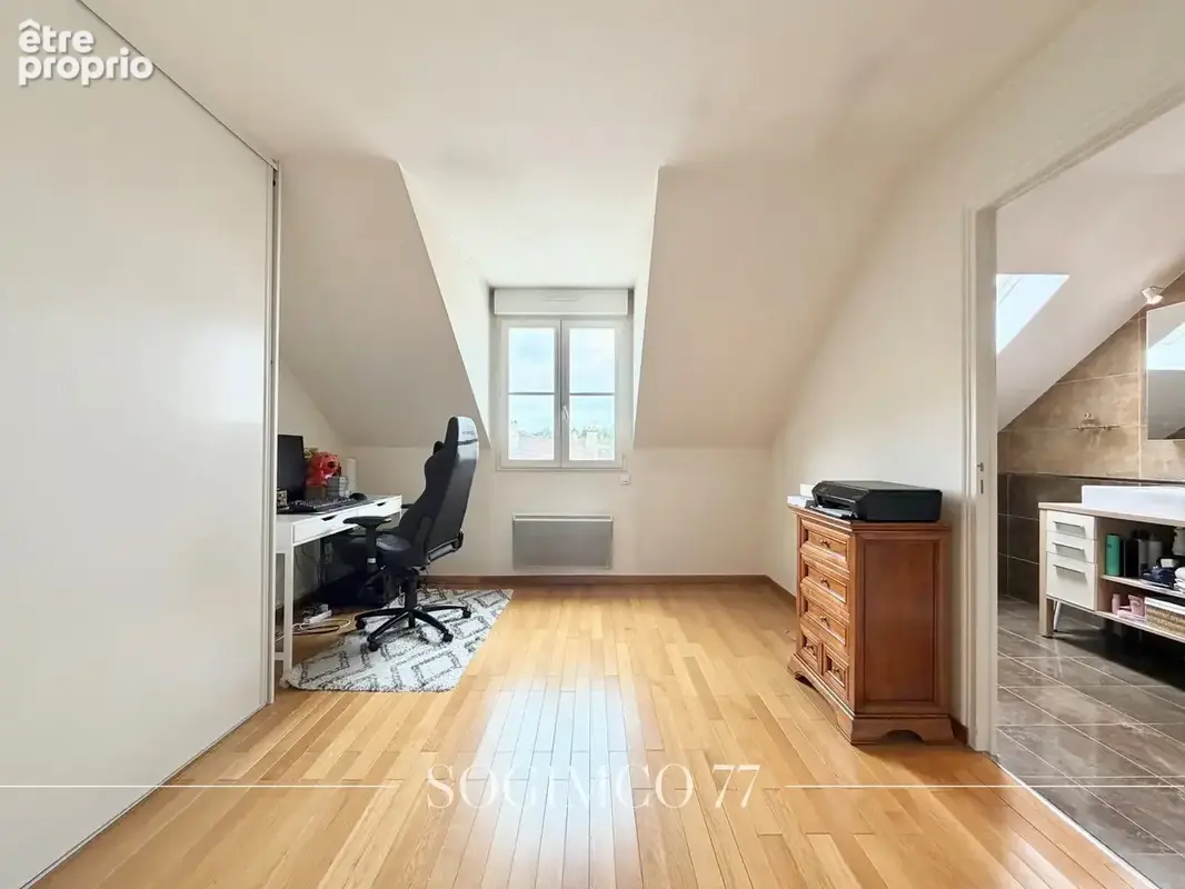 Exceptionnel en hyper centre : duplex au dernier étage avec ascenseur et terrasse de 25 m2 - photo 8