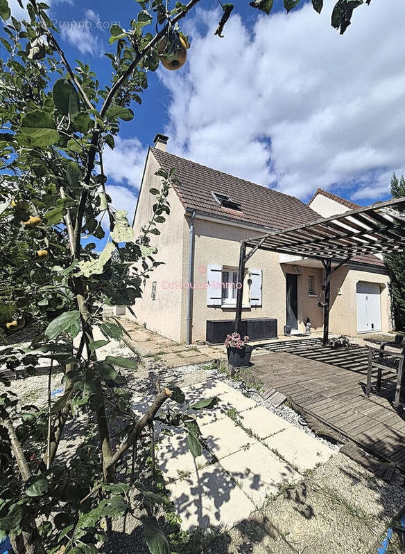 Maison à CRECY-LA-CHAPELLE