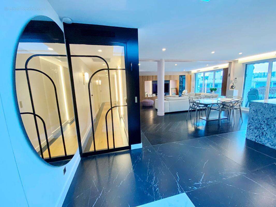 Appartement à LEVALLOIS-PERRET