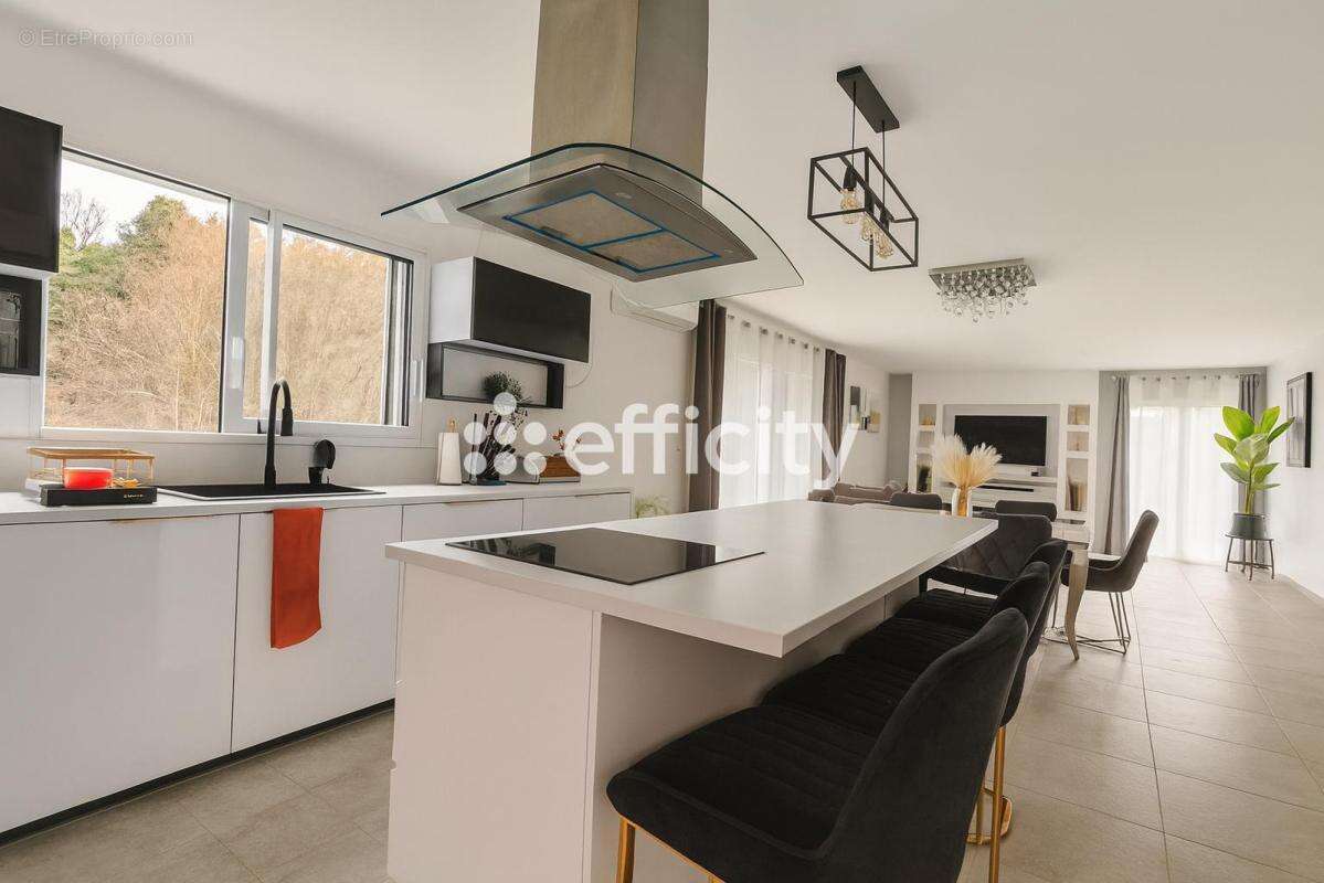 Maison 108 m² à Neuville-De-Poitou  - photo 3