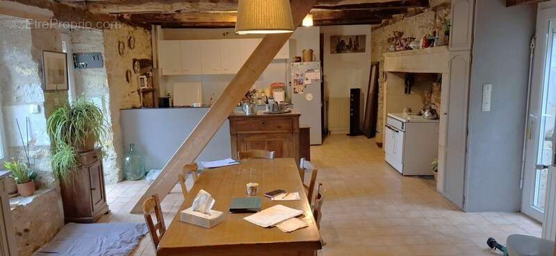 A vendre LIMEYRAT (24), maison de 172 m2 sur un terrain de 2300 m2 - photo 6