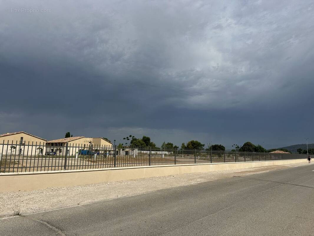 Terrain à PEYROLLES-EN-PROVENCE