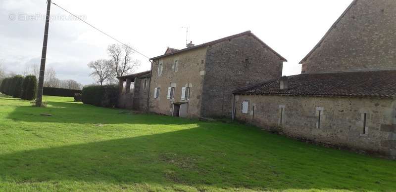 Maison à MONTMORILLON