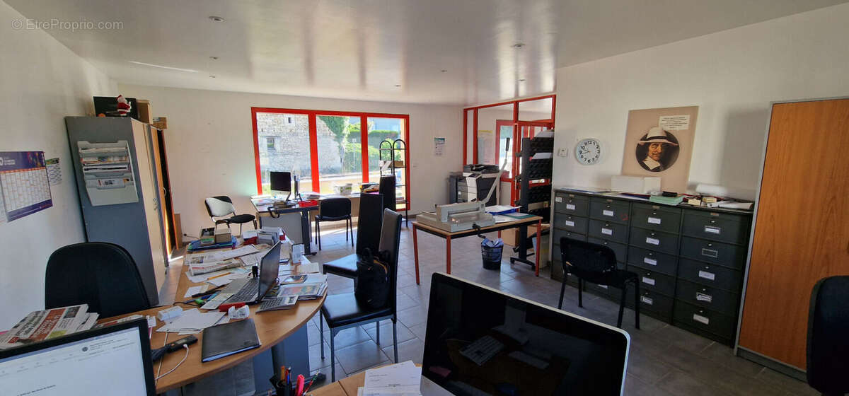 Commerce à YZEURES-SUR-CREUSE