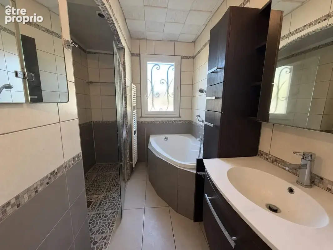Maison 6 pièces 125 m² à vendre à Voulgezac (16250) - photo 9