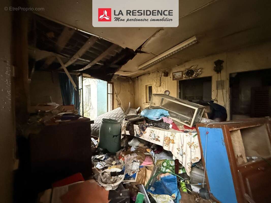 Terrain à LES MUREAUX