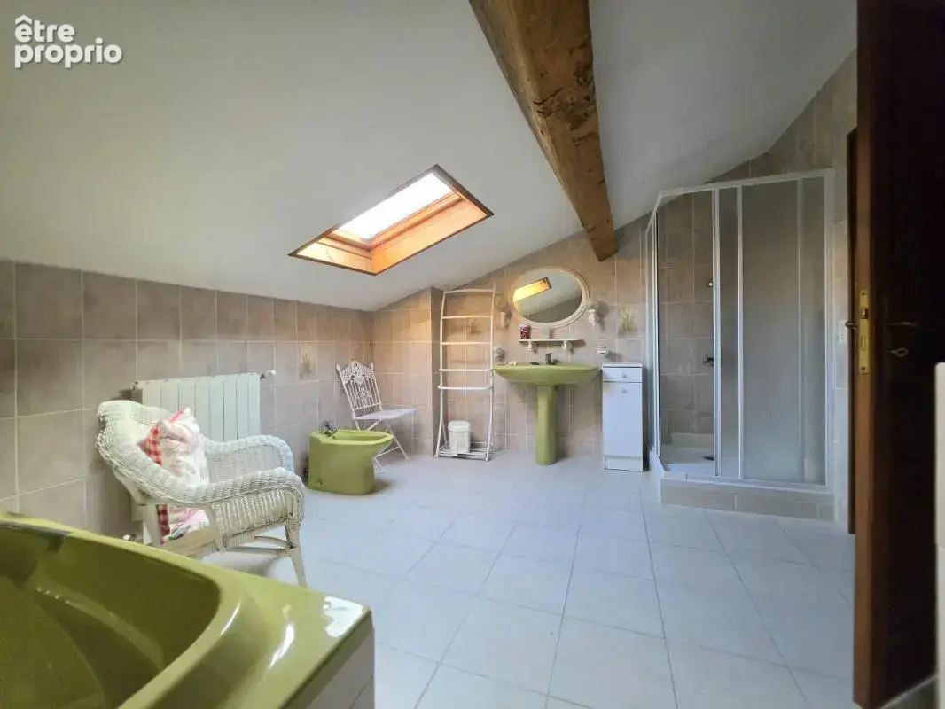 Maison en pierre de caractère à Lamothe-Landerron 214 m², piscine et fort potentiel professionnel - photo 14