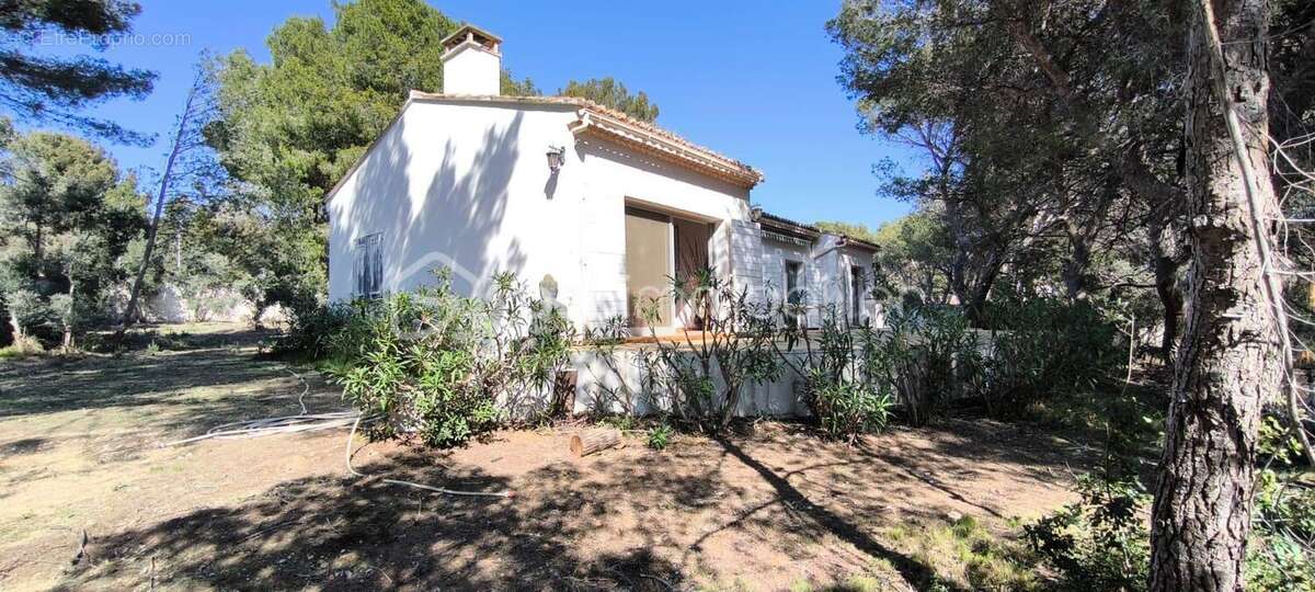 Magnifique maison sur une grande parcelle avec une dépendance et un garage , au bord  de la plage de l'étang de Berre , sur Sain - photo 14