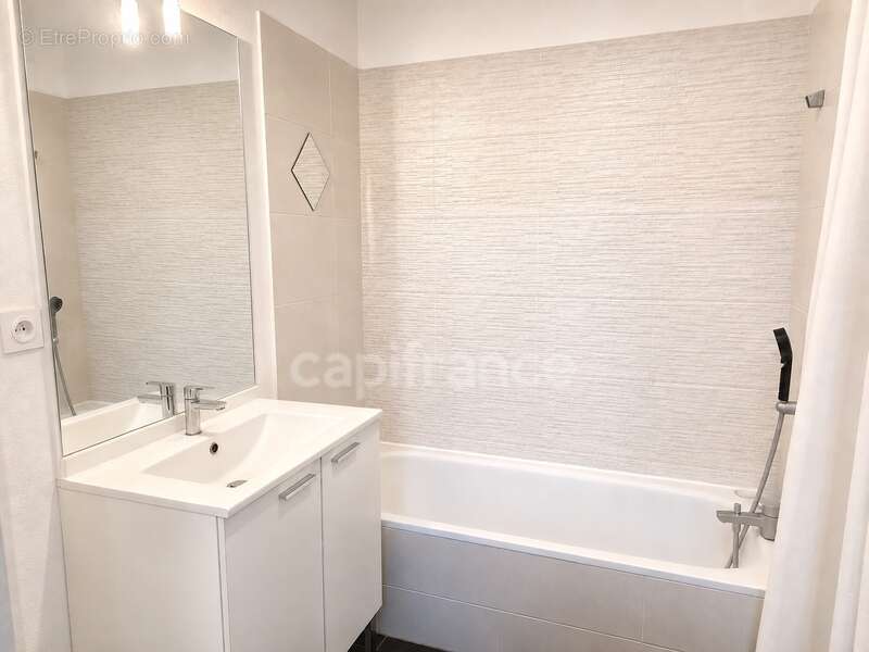 Appartement à CARROS