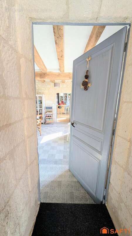 Photo 8 - Commerce à CHINON