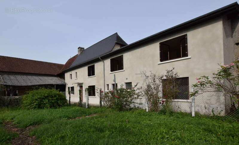 Maison à ARTIGUELOUVE