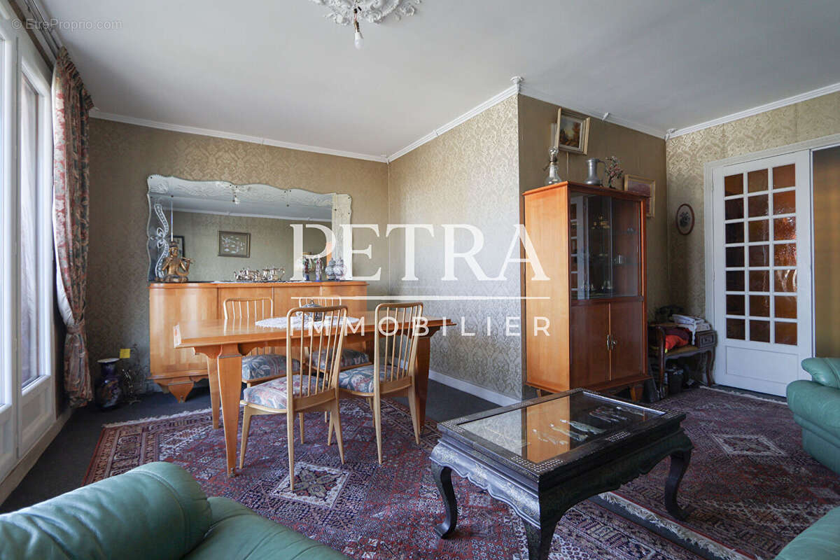 Appartement à FRESNES