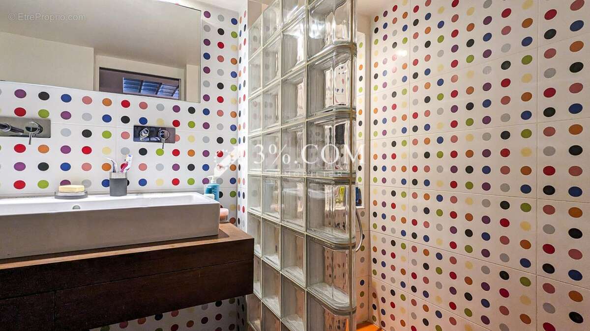 Appartement à MARSEILLE-1E