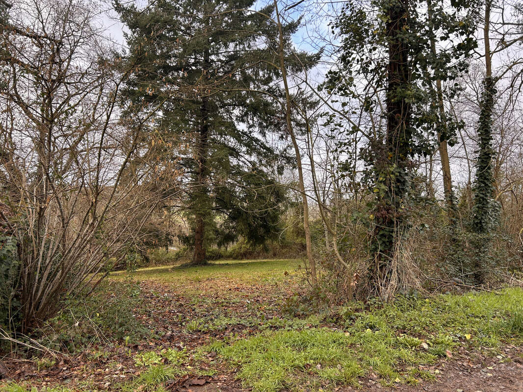 Terrain à LE PONT-CHRETIEN-CHABENET