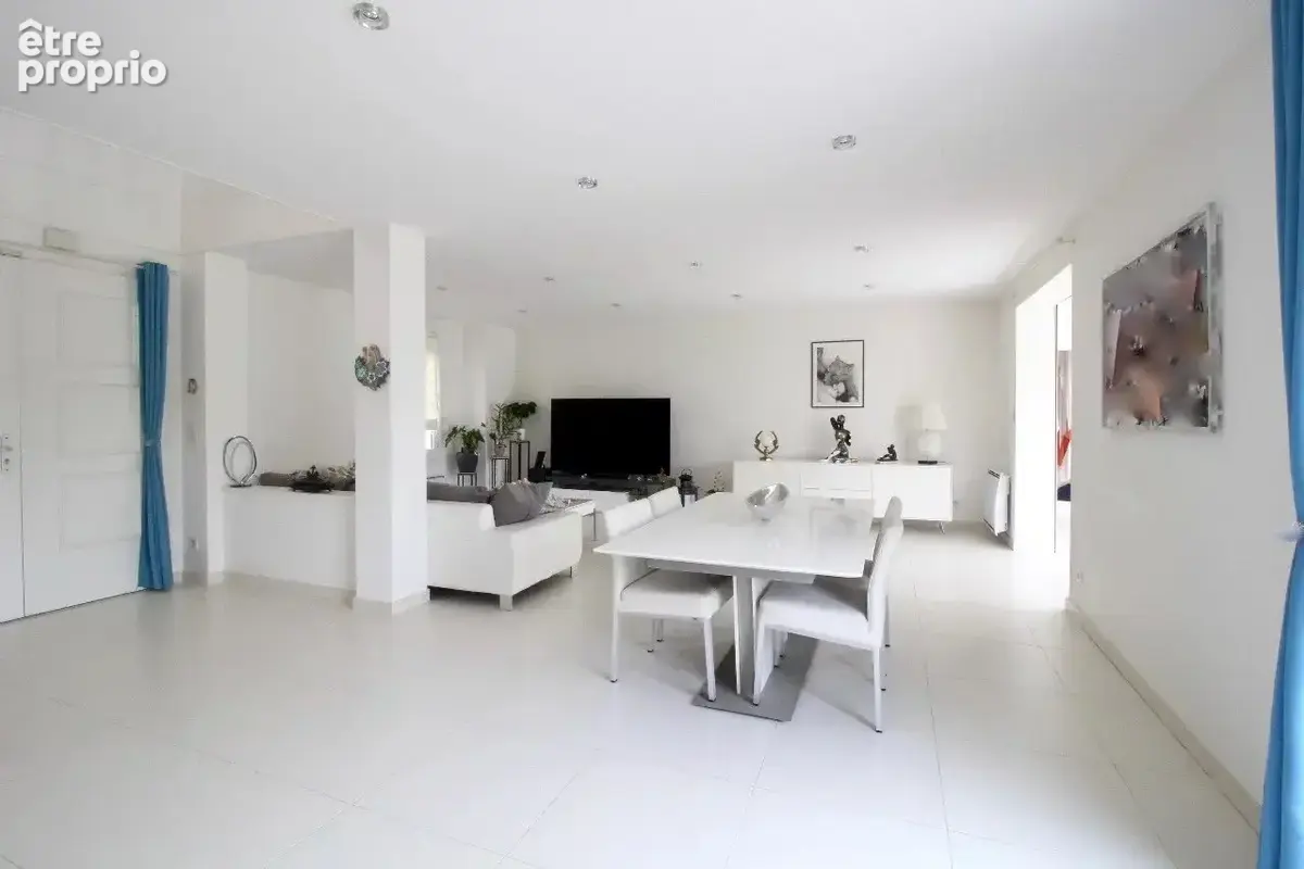 Maison 7 pièces 198 m² à vendre à Ozoir-La-Ferriere (77330) - photo 2