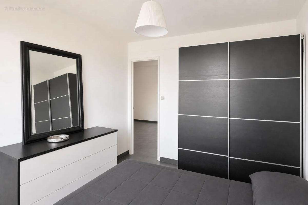 Appartement 4 pièces de 72 m² vendu loué - photo 10