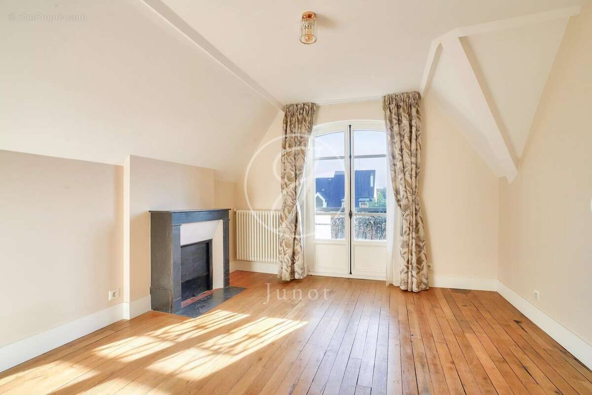 Maison à MAISONS-LAFFITTE