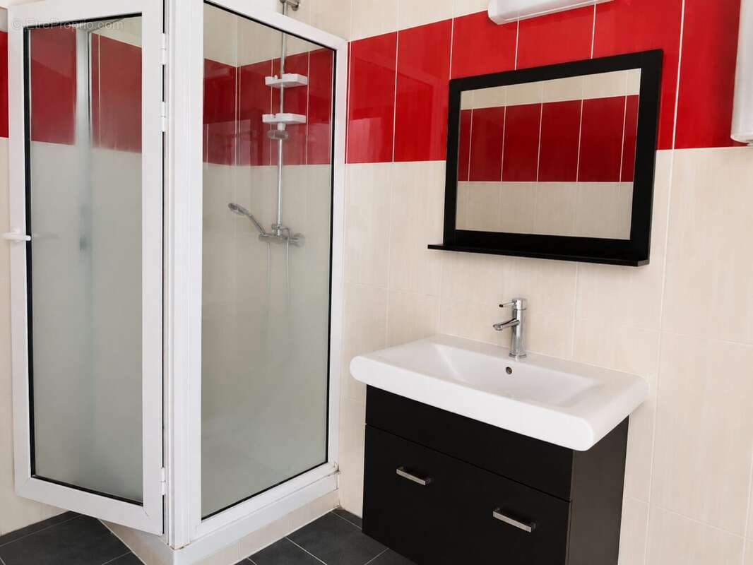 Appartement 76 m² à Saint-Denis  - photo 9