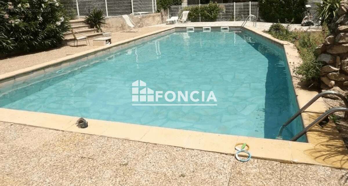 Appartement à VEZENOBRES