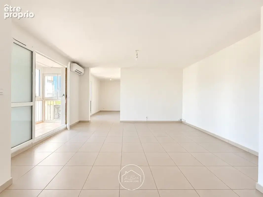 Marseille 11ème (La Valentine / Valbarelle)   Appartement de type 4/5 au dernier étage ! - photo 3
