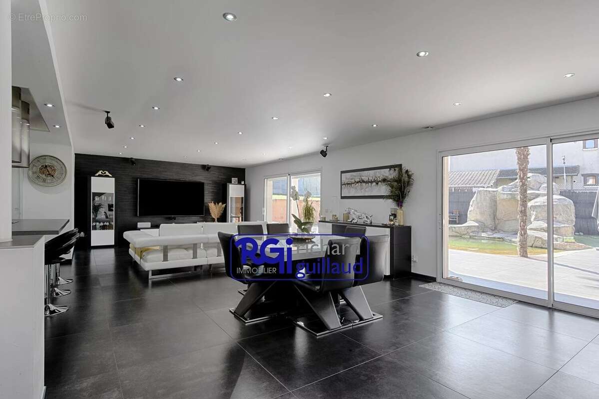 Maison à LA TOUR-DU-PIN