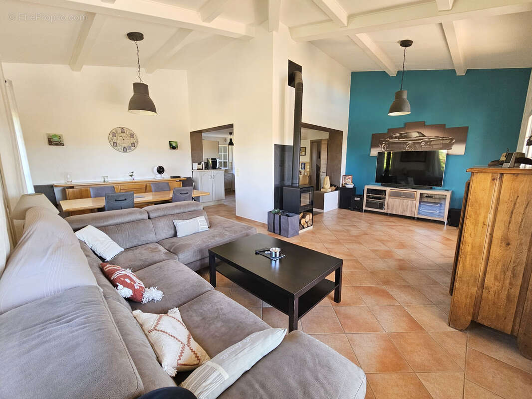 Maison à BAGNOLS-EN-FORET