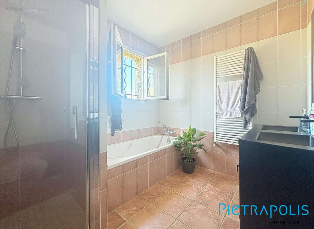 Maison 128 m² à Ternand  - photo 8