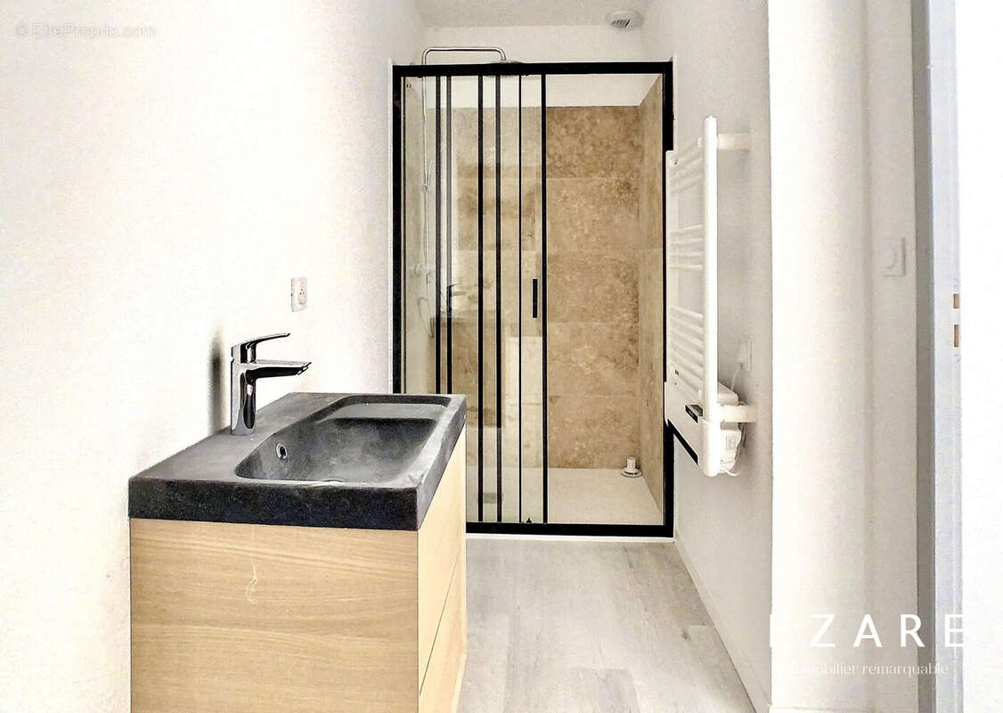 Salle d&#039;eau  - Appartement à SAINTE-MARIE-LA-BLANCHE