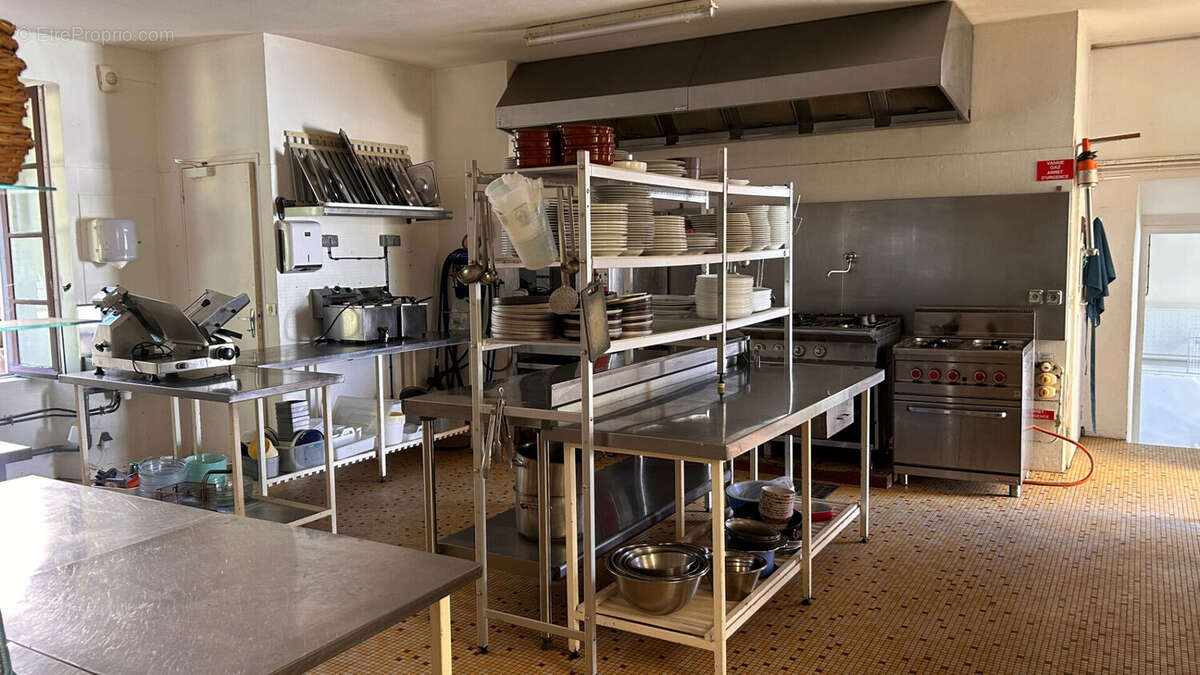 Bien rare en Aveyron : Ancien Couvent du XVIIIe Rénové en Grand Gîte & Bar Restaurant : - photo 9