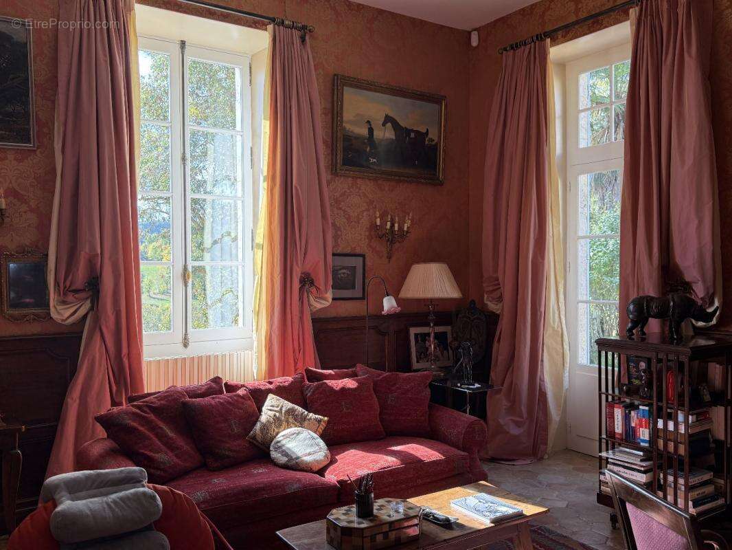 Maison à VIC-FEZENSAC