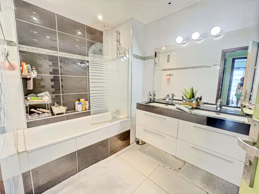 Appartement à MARSEILLE-5E