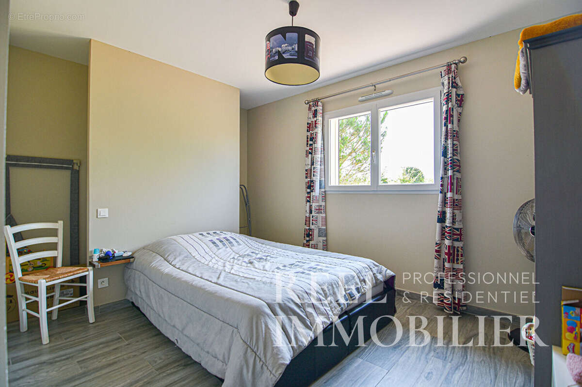Maison contemporaine de plain pied  avec piscine. - photo 17