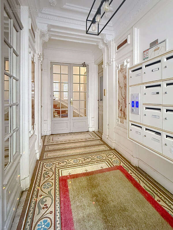 Paris 16e - Auteuil - Avenue Mozart - 4 pièces familial, triple exposition, balcon, immeuble bourgeois avec ascenseur - photo 9