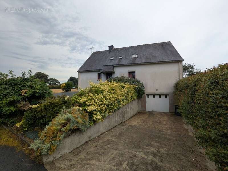 Plouay en campagne belle maison de 6 pièces  150m² environ habitable sur parcelle de 2938m² - photo 4