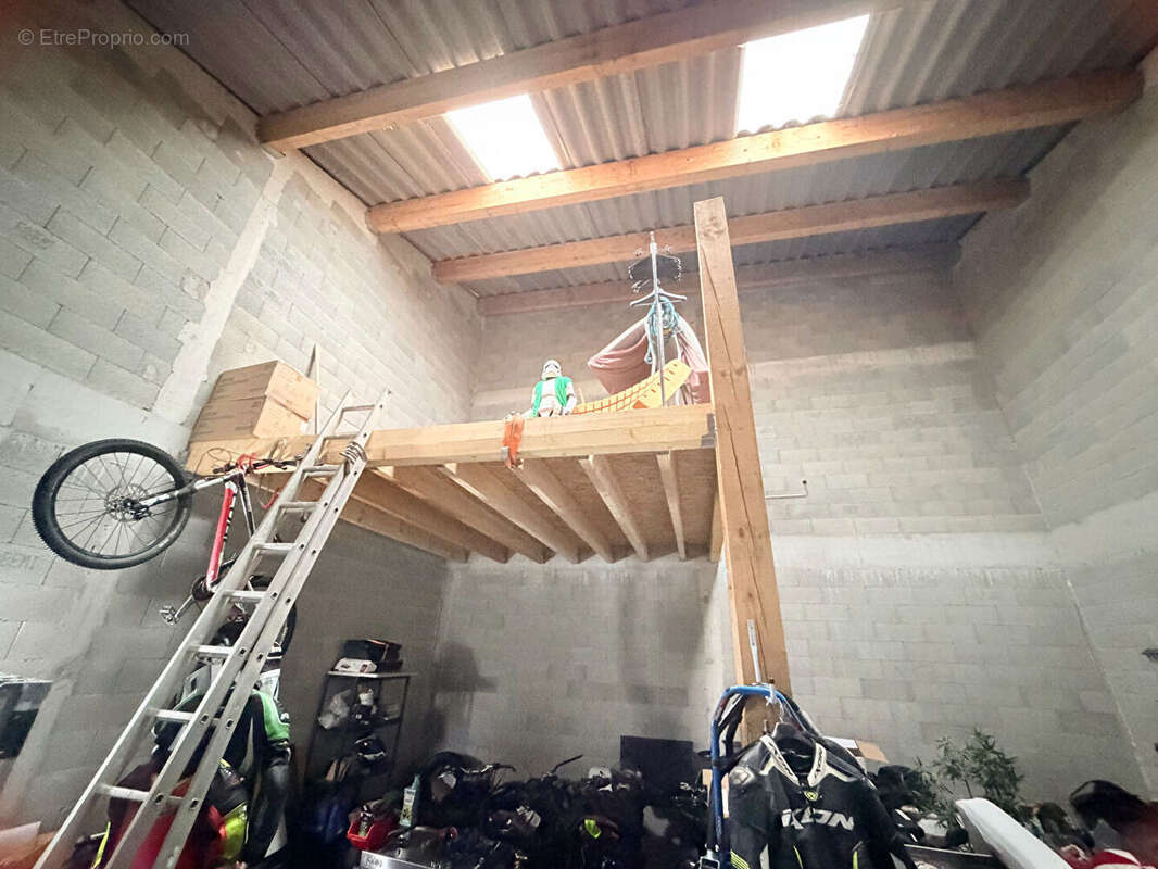 Cession de droit au bail local neuf 60 m2 + 16 m2 de mezzanine avec 3 places de parking privative ***tous commerces ***zac saint - photo 3
