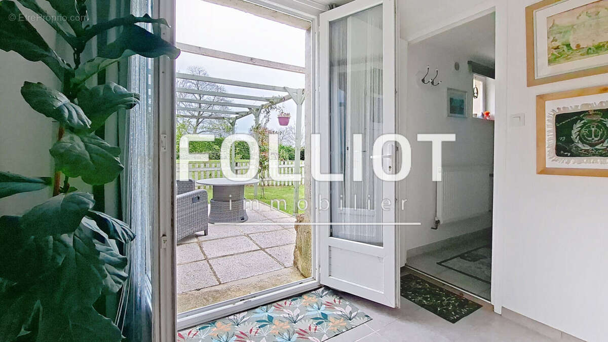 Maison à SAINT-GEORGES-DE-LIVOYE